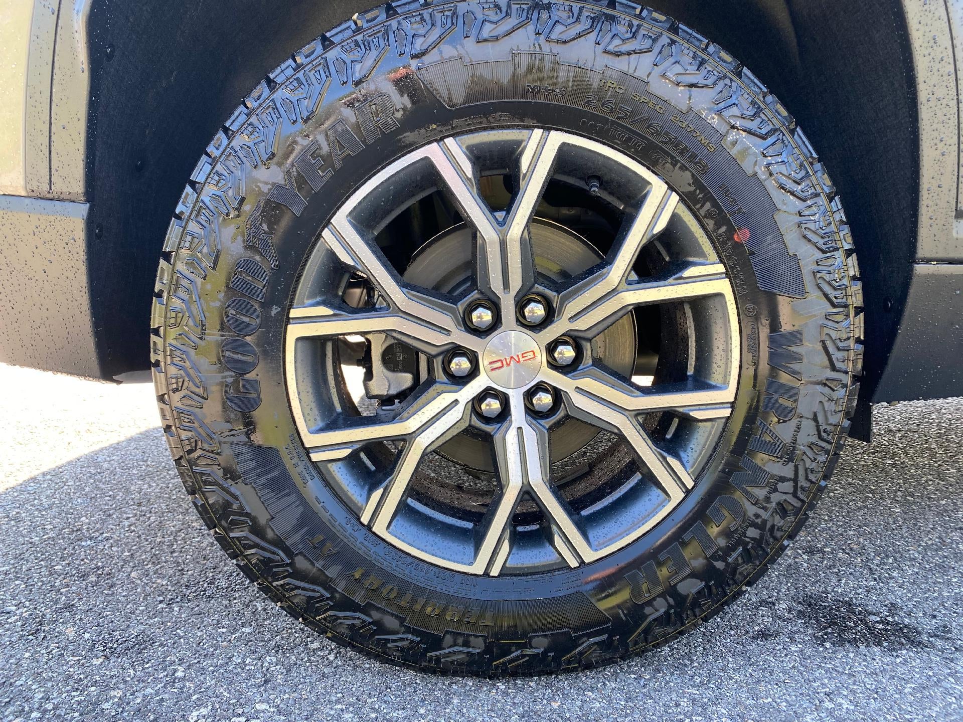 2026 GMC Acadia AT4