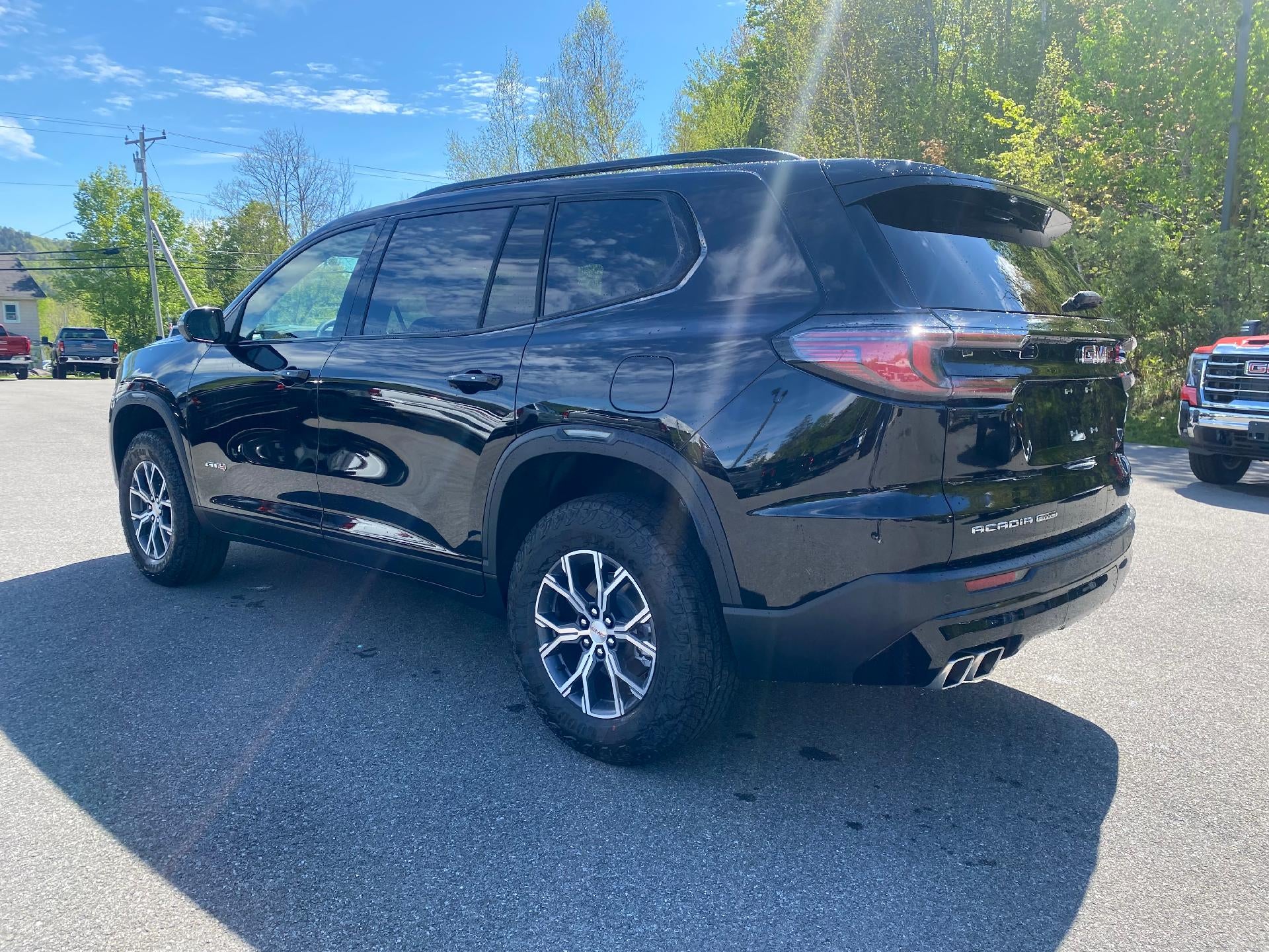 2025 GMC Acadia AT4