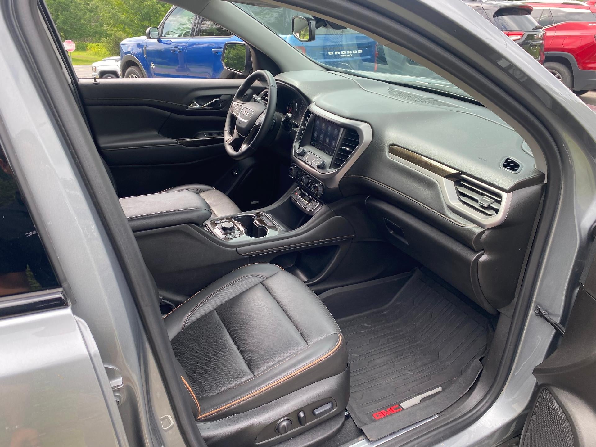 2023 GMC Acadia AT4