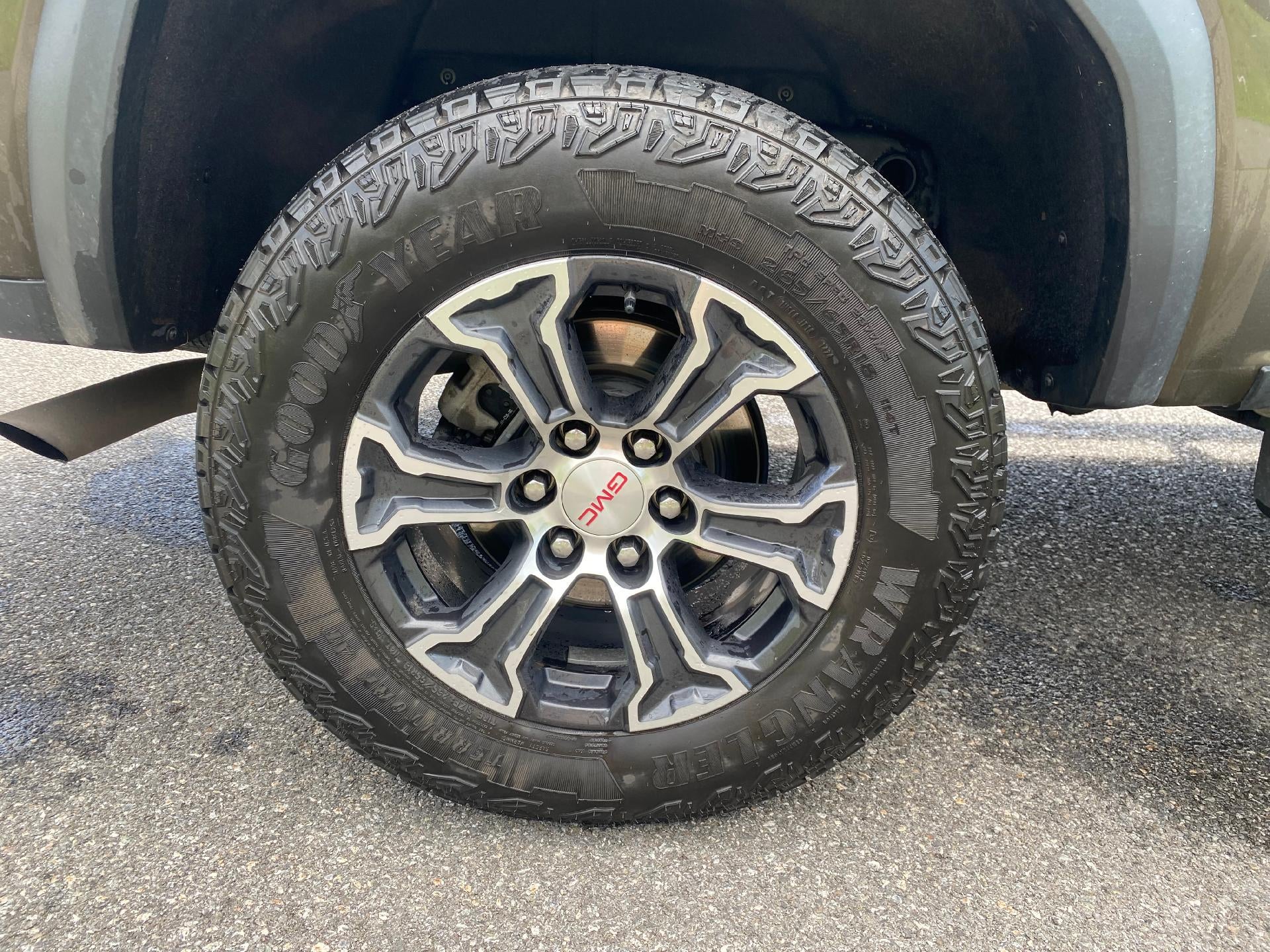 2024 GMC Canyon AT4